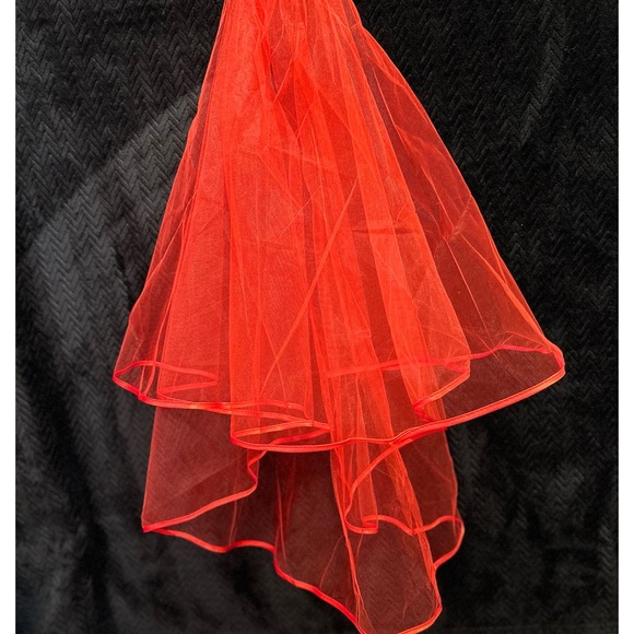 💕Red Bridal Wedding Veil. Two tiers.  Elaquent. - Picture 2 of 4